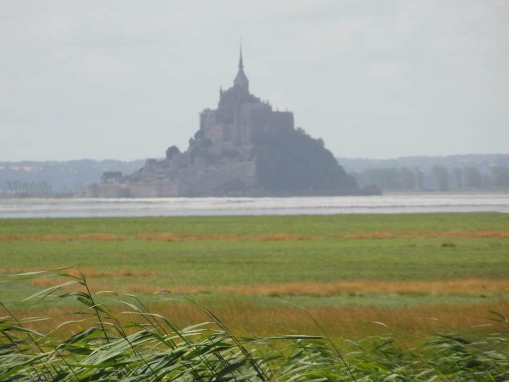 Les Hirondelles De La Baie Vains Exterior foto