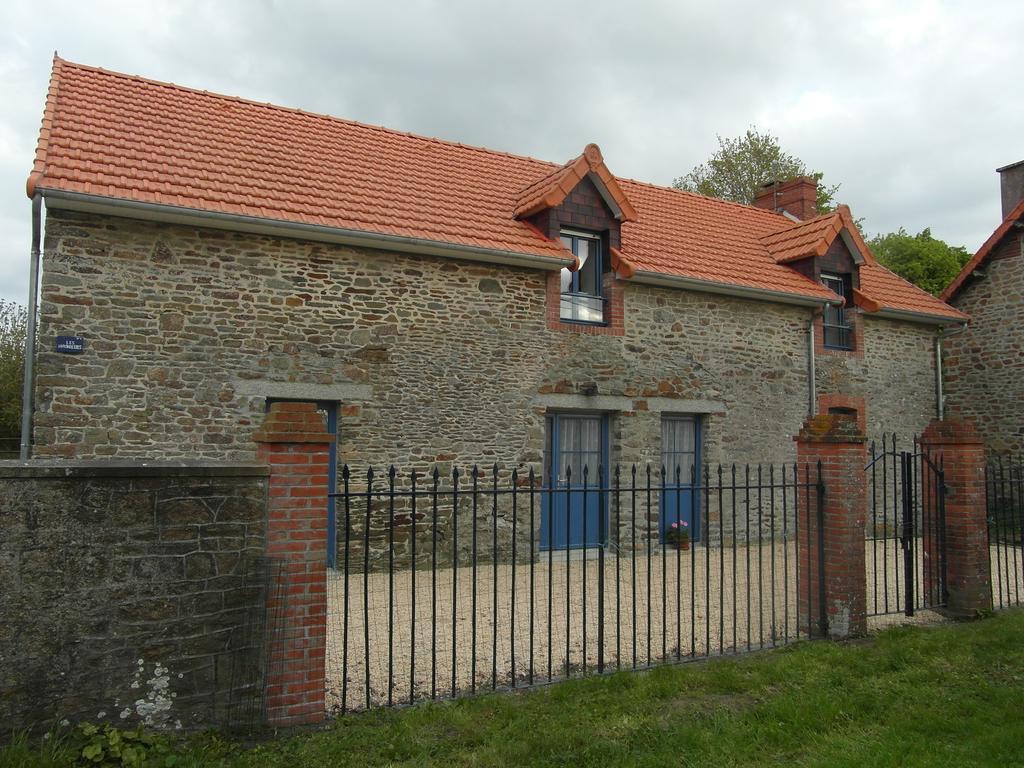 Les Hirondelles De La Baie Vains Exterior foto